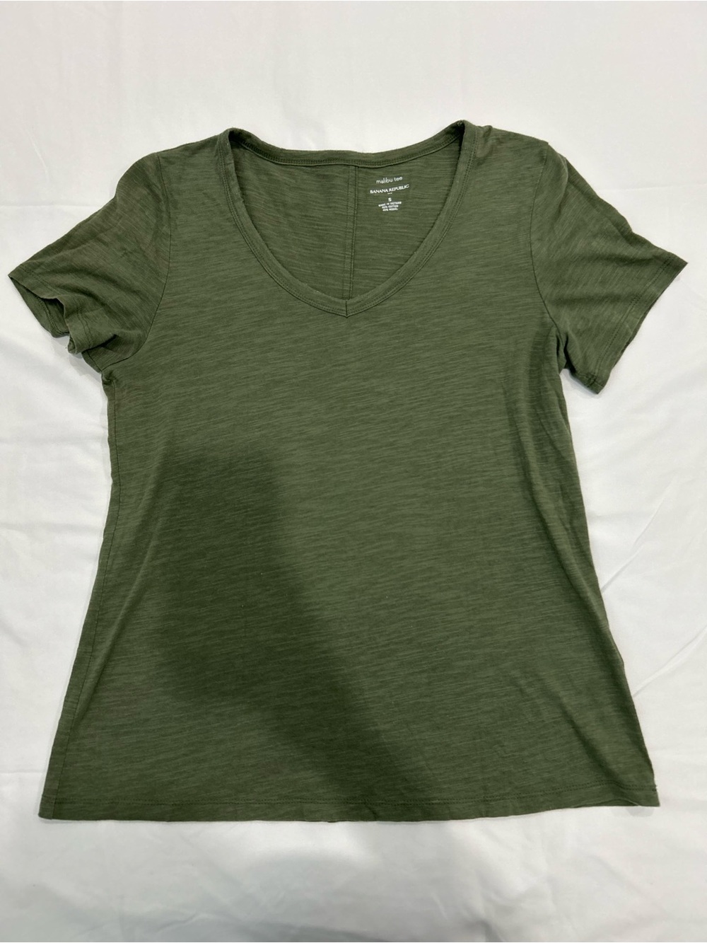 Banana Republic Malibu Tee Olive Green V-Neck T-Shirt Size S